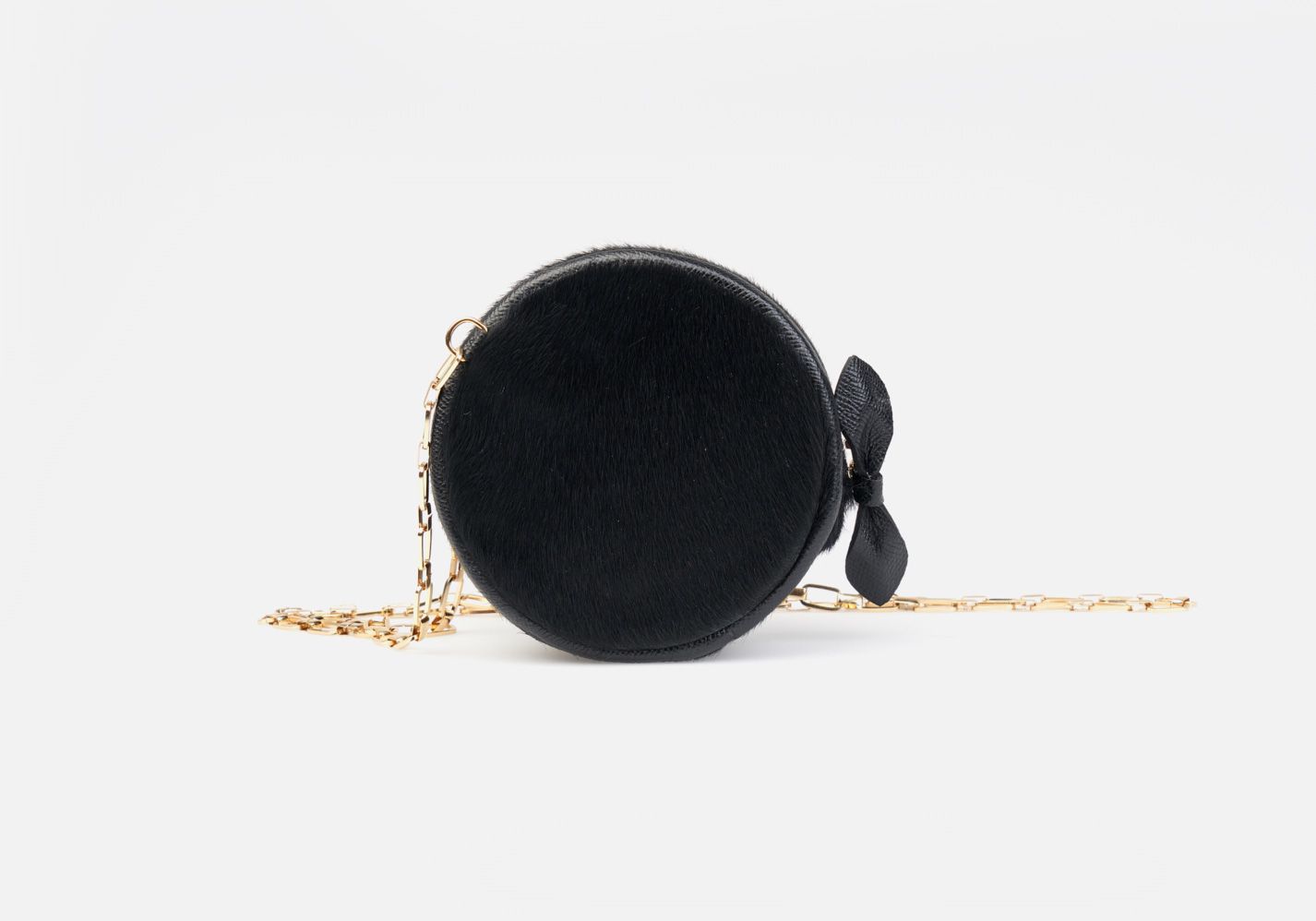 Bolso bombonera en piel de vacuno con pelo en color negro - Frontal modelo Amadeus en color negro