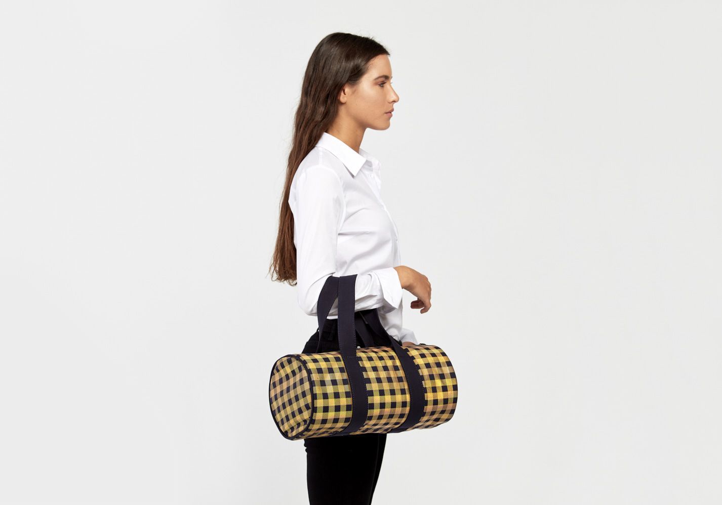 Bolso cilÃndrico marino con cuadro vichy lamidado en dorado - Modelo Strauss en color marino-dorado